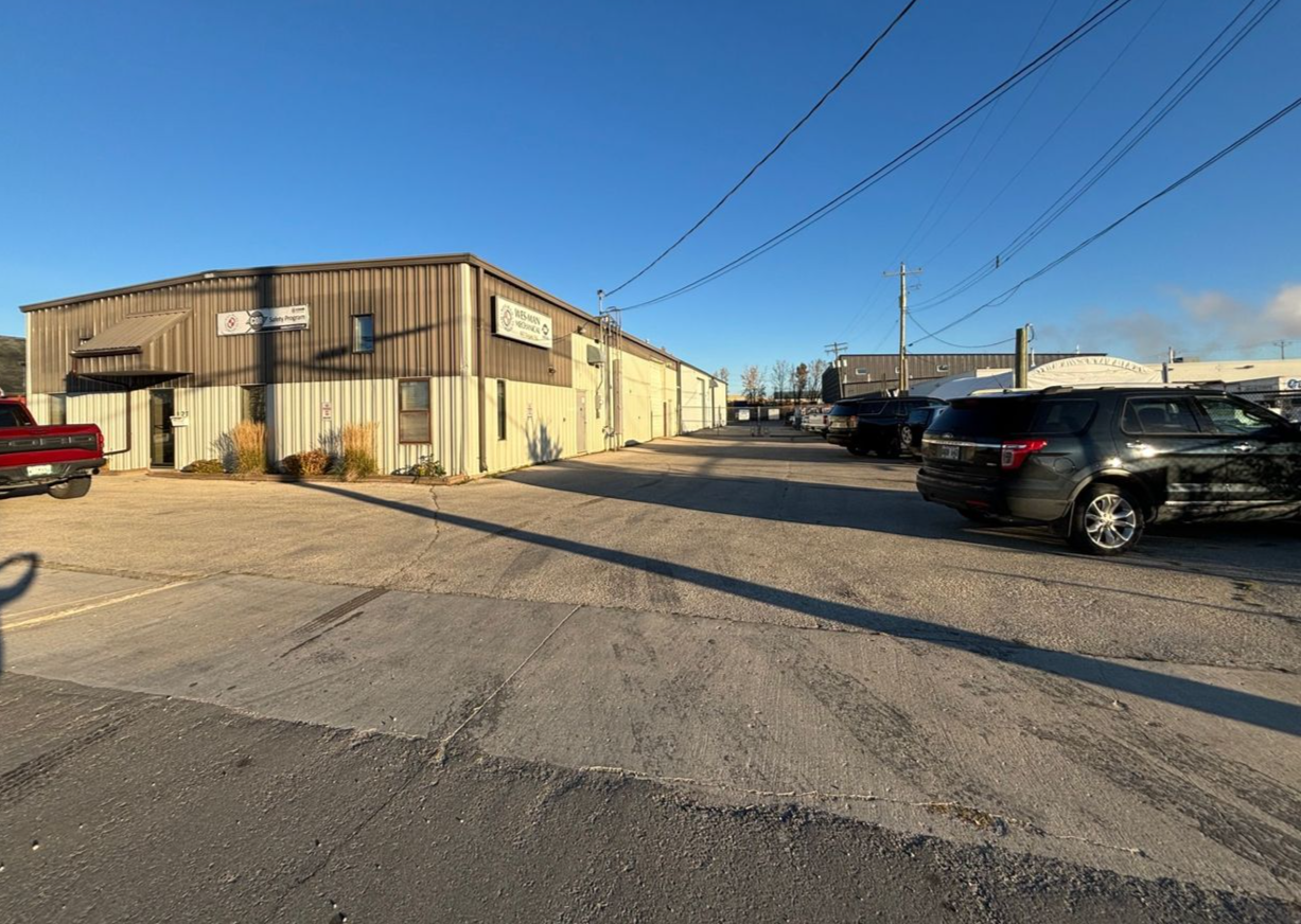 Industrial Shop and Office For Lease