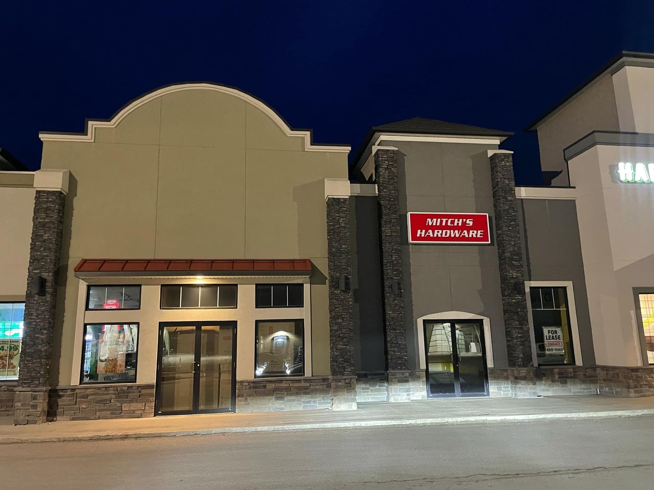 Ile Des Chenes Strip Mall Units